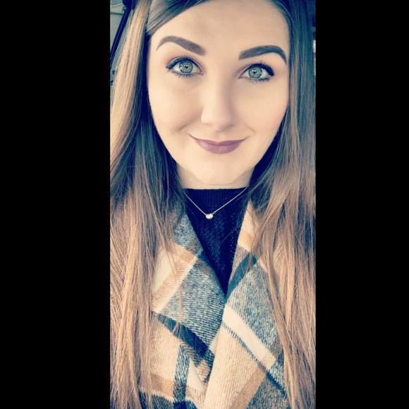 Meet your Posher, Krystal - Picture 1 of 1
